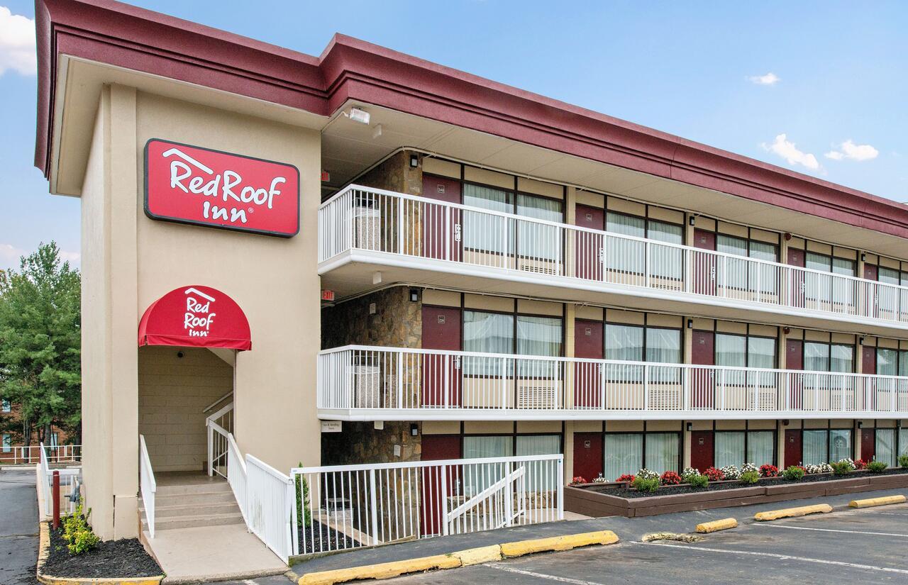 pet friendly hotels in troy ny