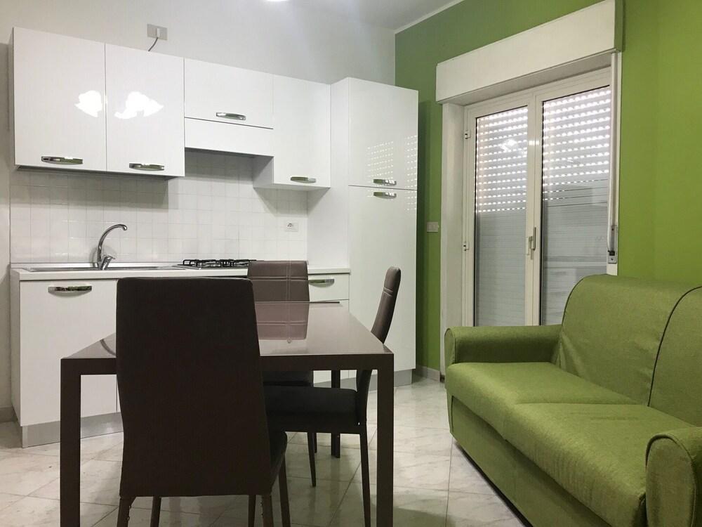 Pet Friendly Luna Apartment with 5 Beds & Air Conditioning