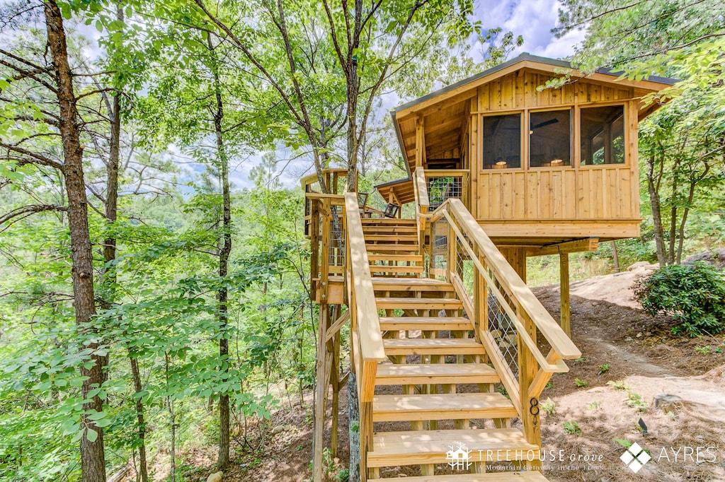 Pet Friendly The Cottonwood in Treehouse Grove at Norton Creek