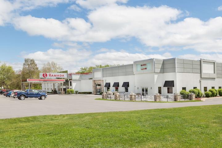 Pet Friendly Ramada by Wyndham Des Moines Airport
