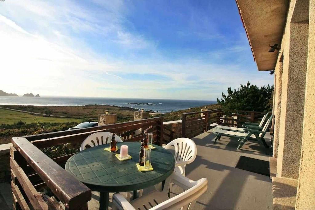 Pet Friendly Cozy Beach House With Stunning Views