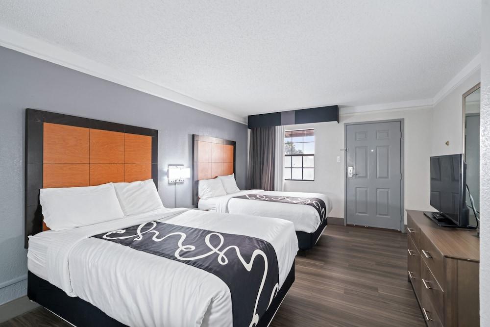 La Quinta Inn by Wyndham Corpus Christi North Pet Policy