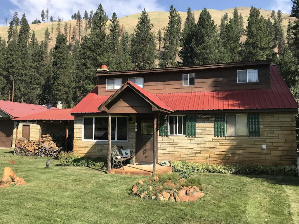 Pet Friendly Cozy Cabin on the South Fork of the Payette River