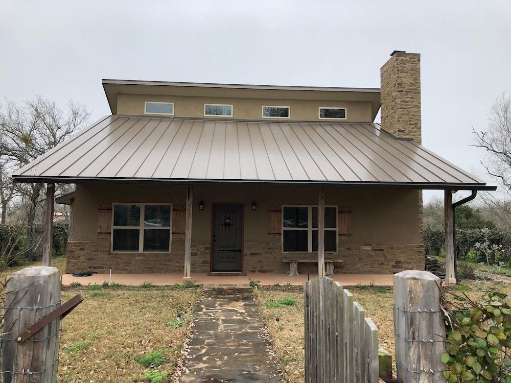 Pet Friendly Hill Country Ranch Hideaway