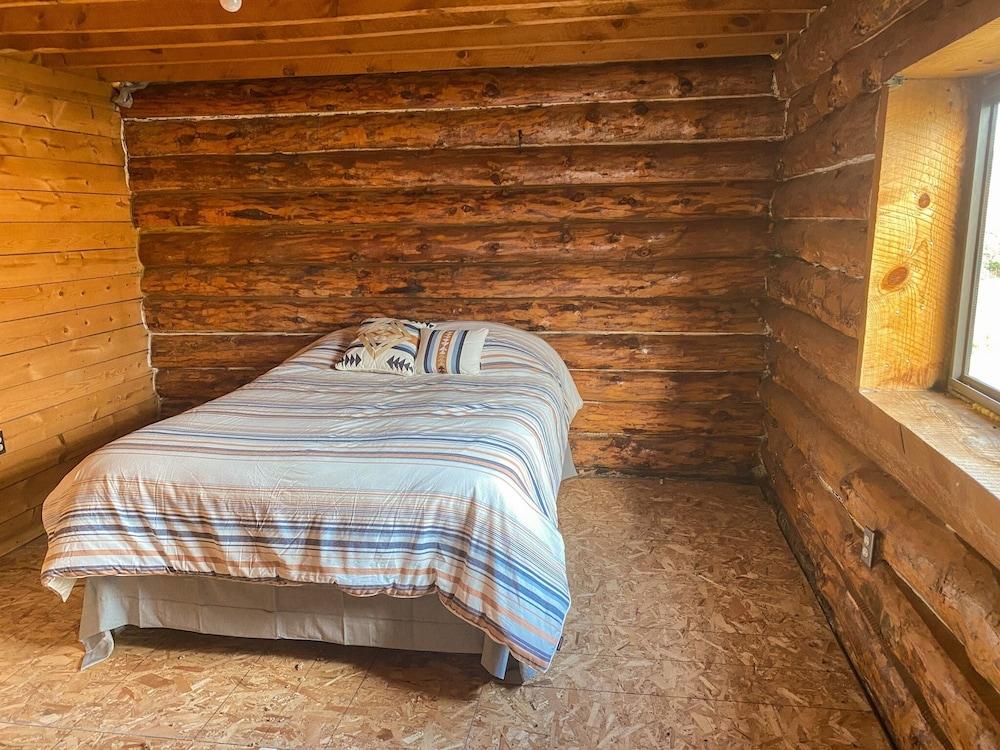 Pet Friendly Rustic 4 Bedroom Cabin with Pond on Scenic Ranch