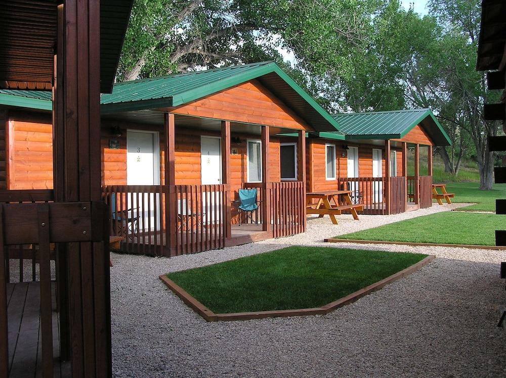 Pet Friendly Shell Campground & Cabins