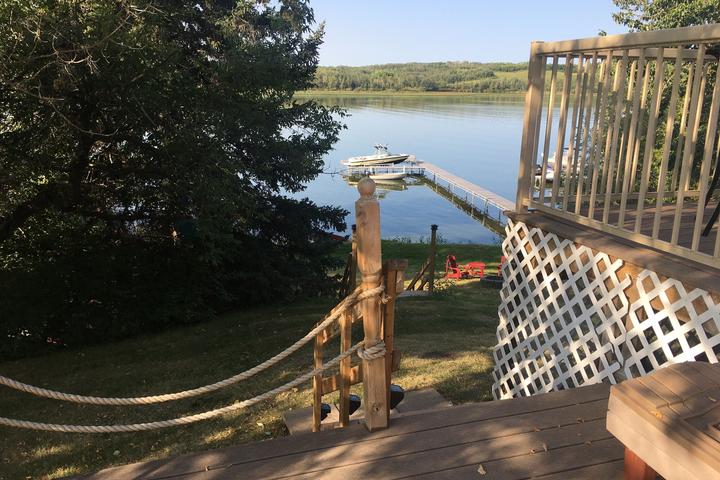 Pet Friendly Entire Lakefront Family Cottage on Pine Lake