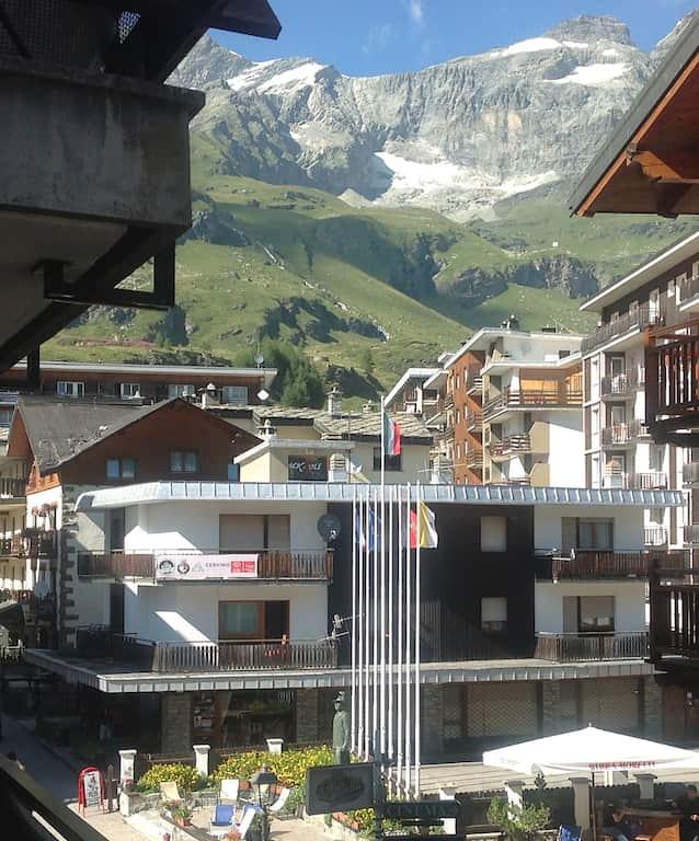 Pet Friendly Central 2BR Apartment Near the Slopes