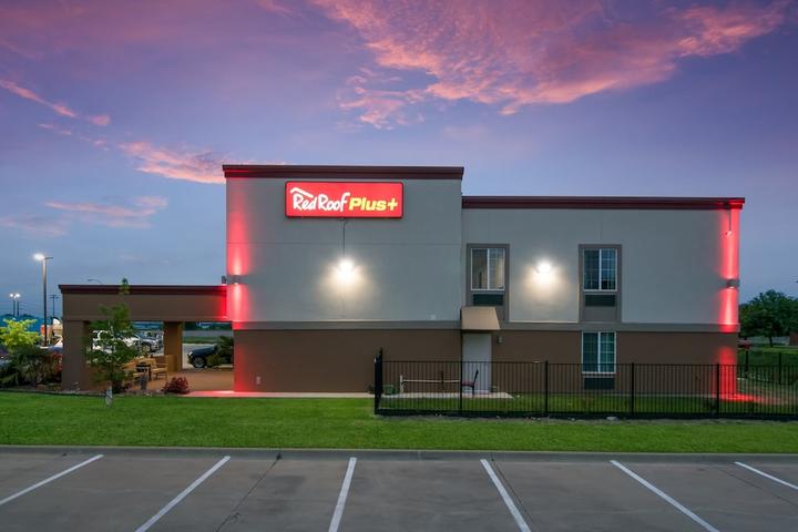 Pet Friendly Red Roof Inn PLUS+ Fort Worth - Burleson
