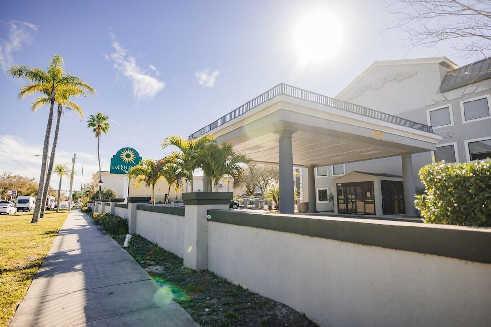 La Quinta Inn by Wyndham Tampa Near Busch Gardens Pet Policy