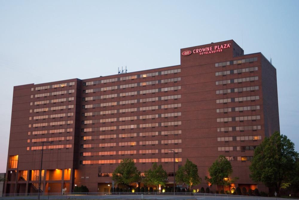 Pet Friendly Crowne Plaza Suites Msp Airport Mall of America