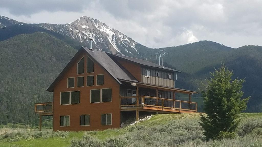 West Yellowstone Ennis Pet Policy