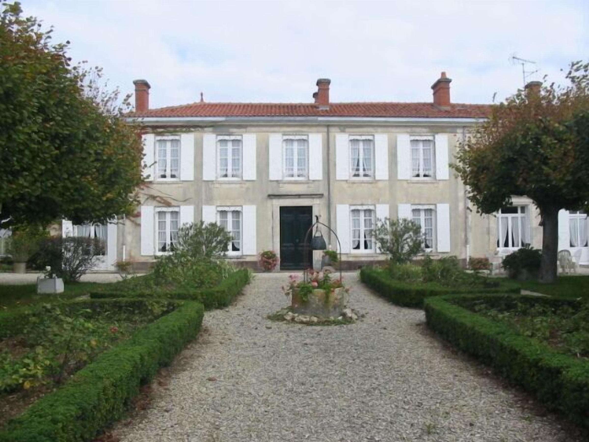 Pet Friendly Manor of La Rouarderie