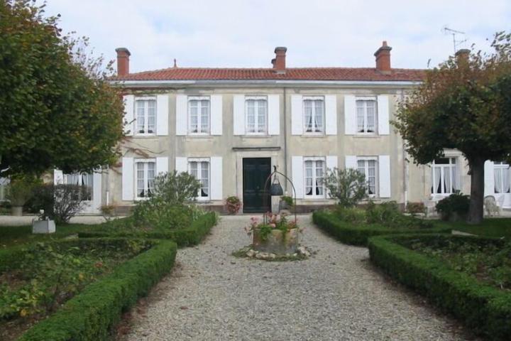 Pet Friendly Manor of La Rouarderie