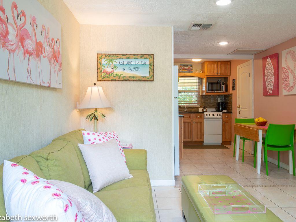 Waterfront 1/1 House in Gulfport Pet Policy