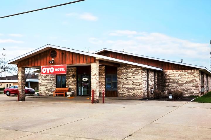 Pet Friendly OYO Hotel Chesaning Route 52 & Hwy 57