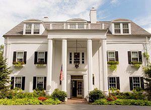 Pet Friendly Crabtree's Kittle House Restaurant & Inn