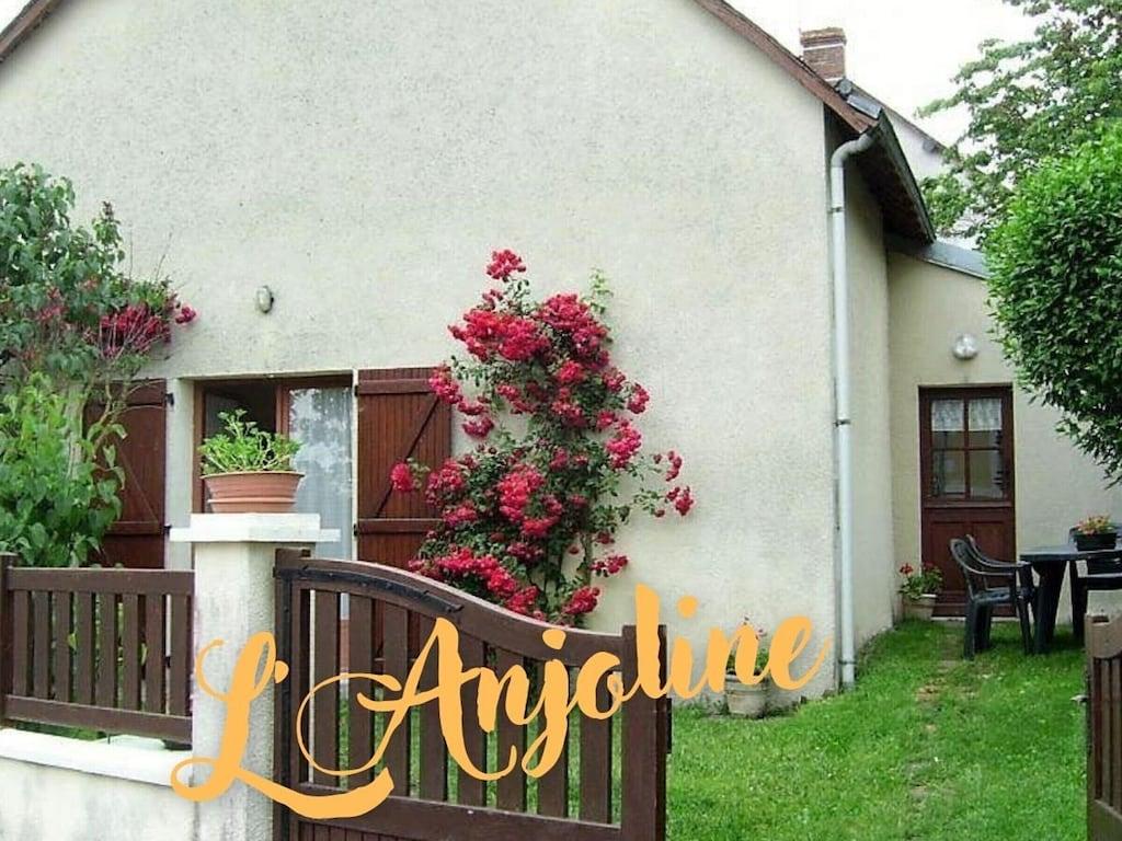 Pet Friendly Gite Jeu-Maloches with 3 Bedrooms for 7 Persons