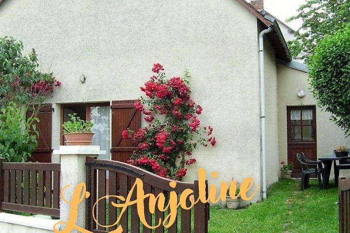 Pet Friendly Gite Jeu-Maloches with 3 Bedrooms for 7 Persons