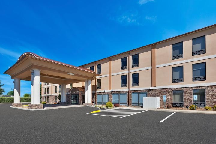 Pet Friendly Holiday Inn Express Chillicothe East an IHG Hotel