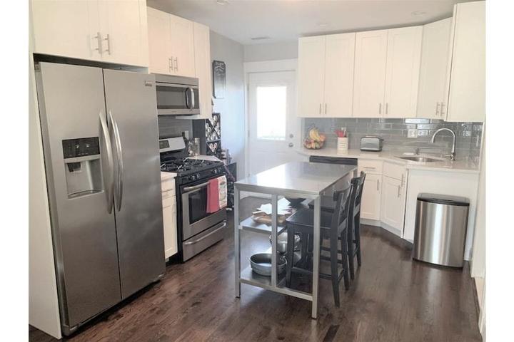 Pet Friendly Sunny 2-Bedroom Condo in Southie