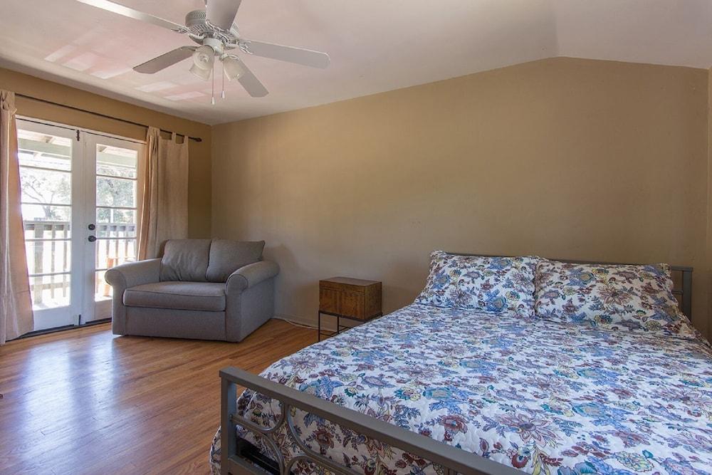 The Loft at Julian Station Pet Policy