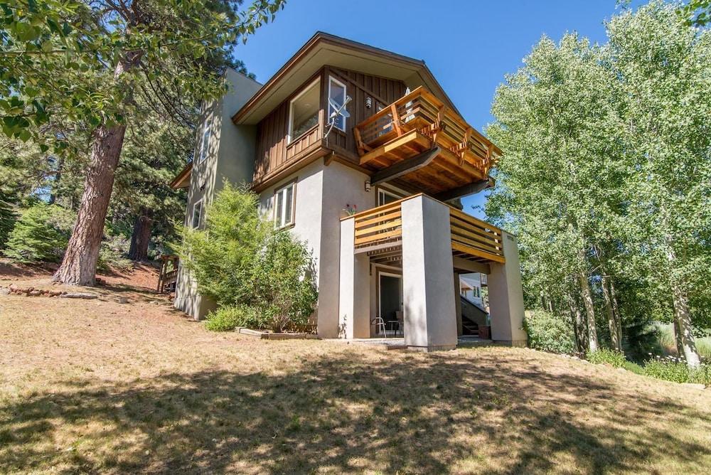 Pet Friendly Palisades 4 Bedroom Holiday Home By Tahoe Truckee