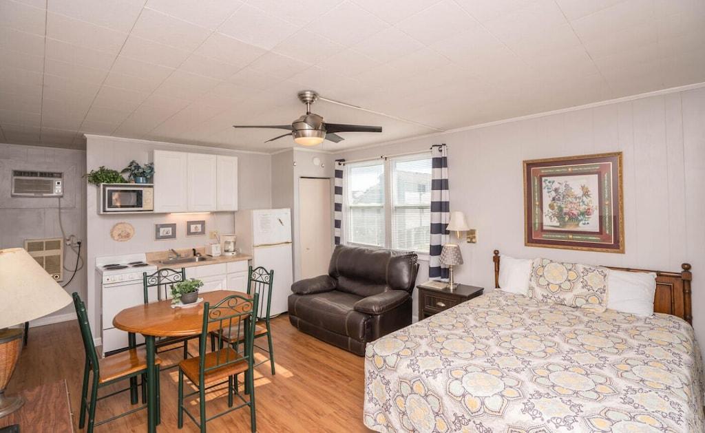 Continental Motel Studio with Pet Policy