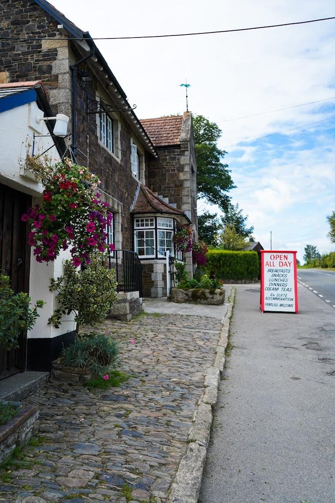Pet Friendly The Fox & Hounds Hotel
