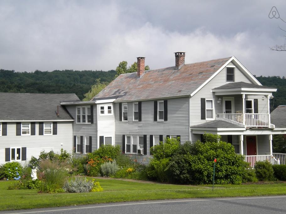 Deerfield Airbnb Rentals Pet Policy