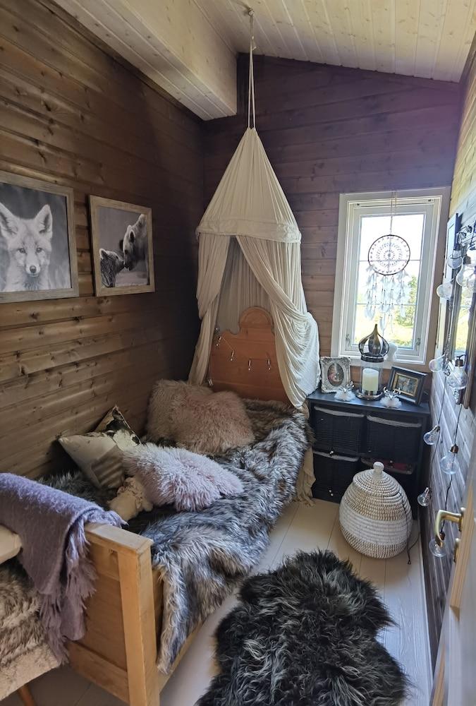 Pet Friendly Beautiful Cabin with View