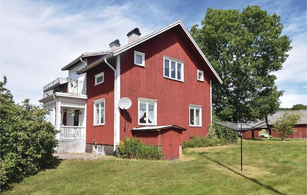 Pet Friendly Stunning Home in åmål with Wifi