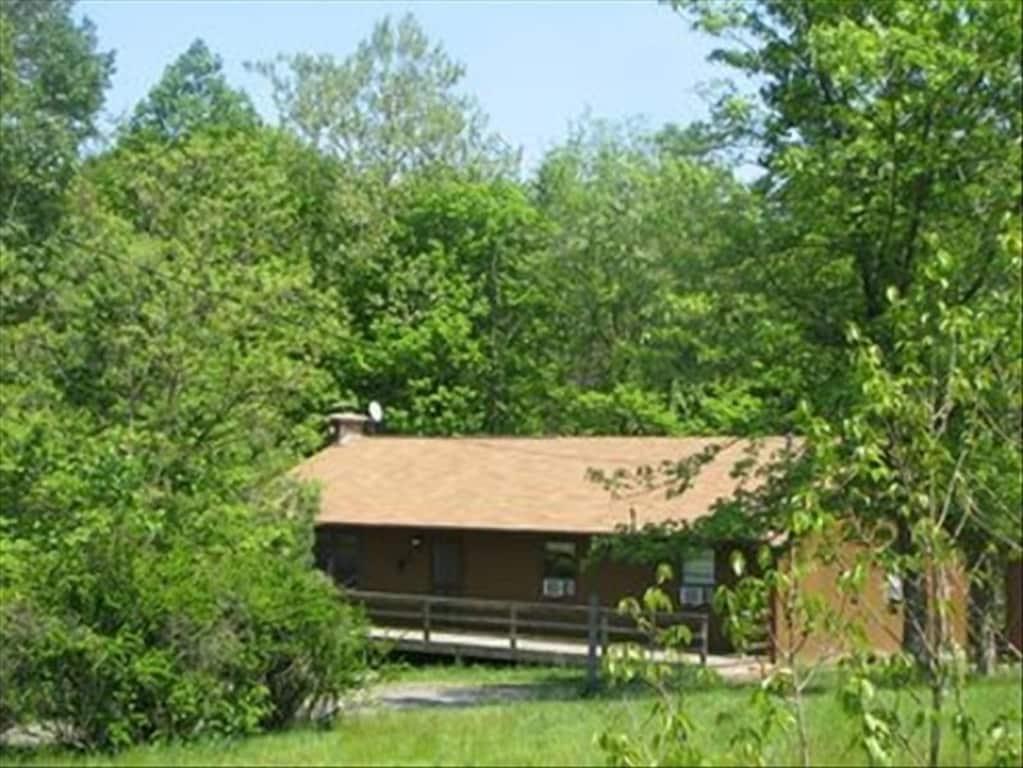 Pet Friendly Top Rated Mountain River Cabin with Hot Tub