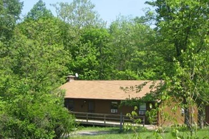 Pet Friendly Top Rated Mountain River Cabin with Hot Tub