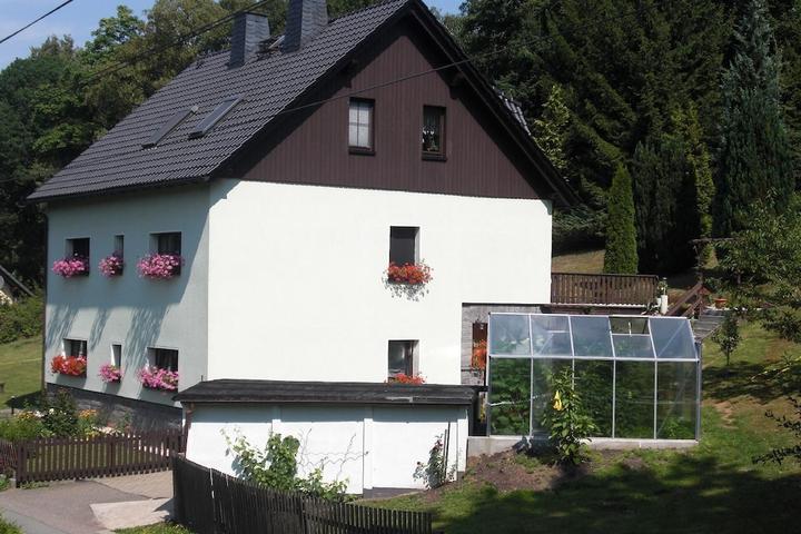 Pet Friendly 1BR Holiday Apartment in Stollberg