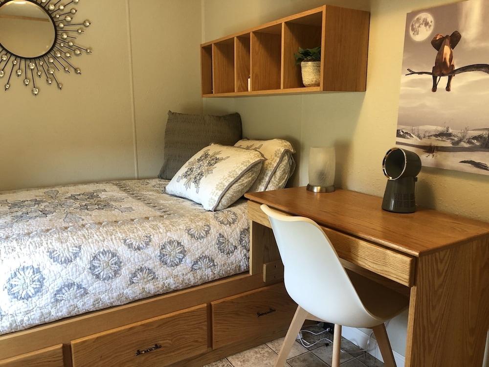 Pet Friendly Furnished Mini Mobile Home