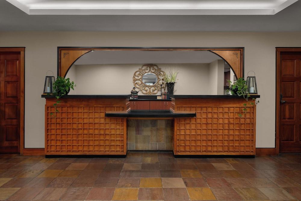 Pet Friendly Larkspur Landing Roseville - An All-Suite Hotel