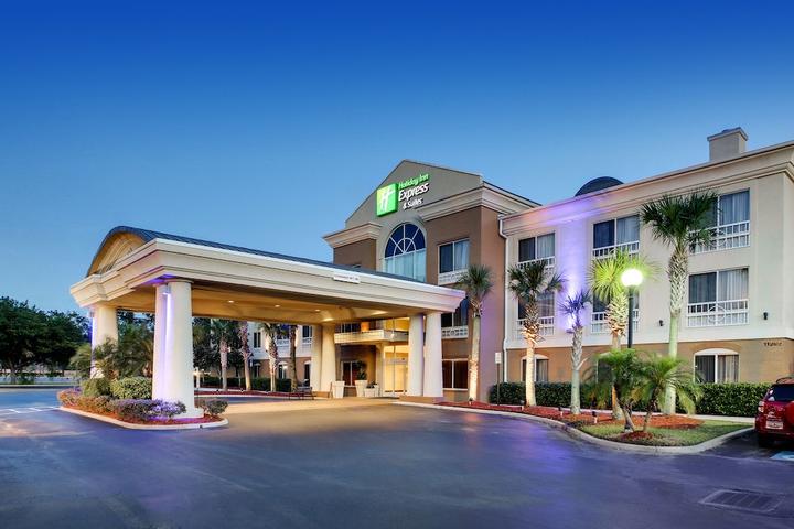 Pet Friendly Holiday Inn Express Hotel & Suites Jacksonville South I-295 an IHG Hotel