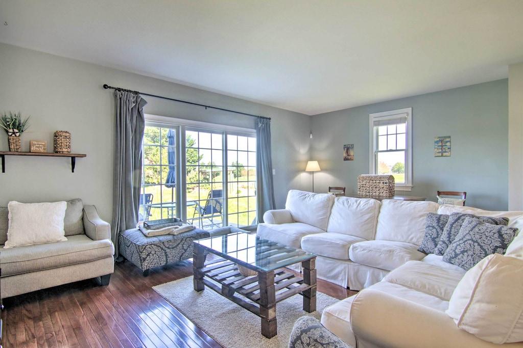 Chic Rehoboth Beach Home with Golf Course Views Pet Policy