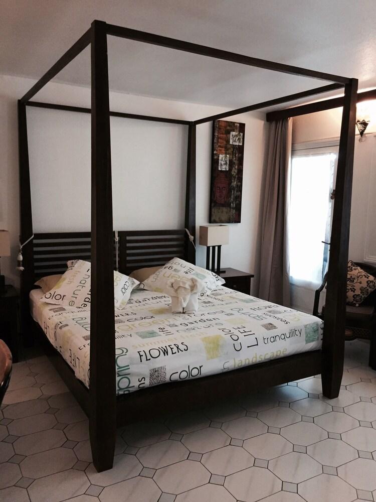 Pet Friendly Studio Apartment in Beautiful Secure Residence