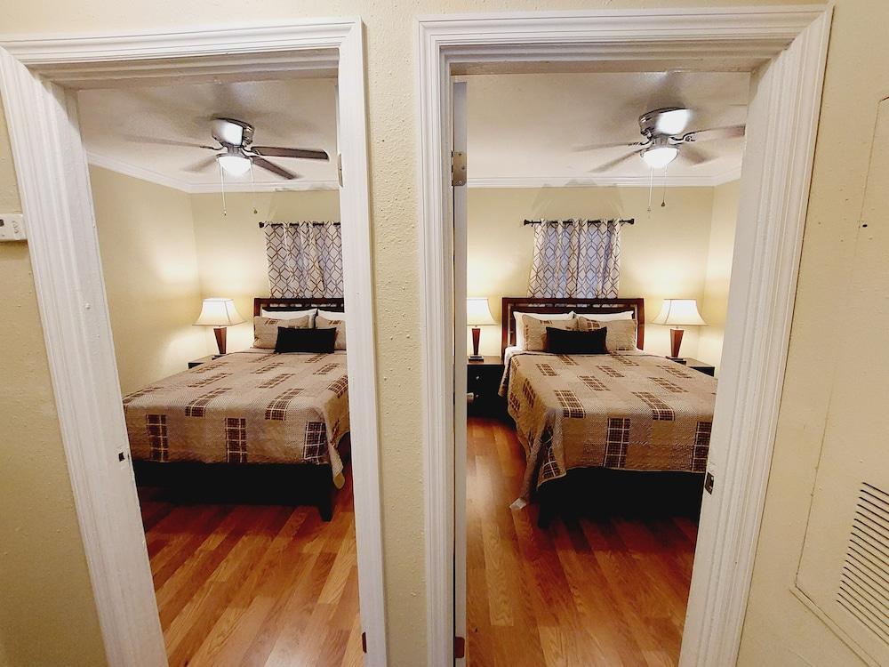 The Tiny House Cottage at Downtown Sanford Pet Policy