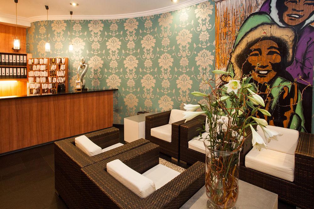 Boutique 003 Köln am DOM Pet Policy