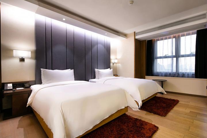 Pet Friendly KuanRong Luxury Suites Hotel - Daping Times Square