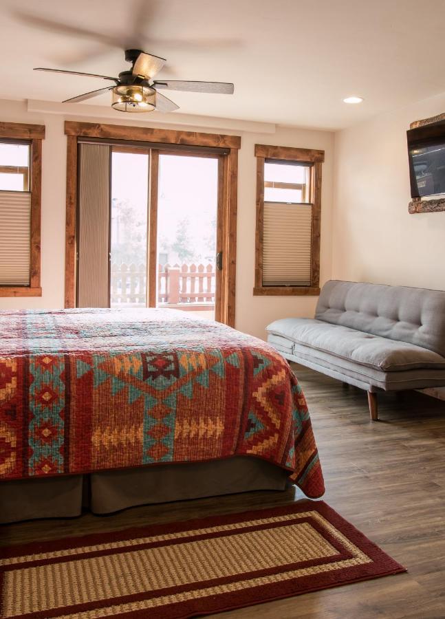 Pet Friendly Clear Creek Inn