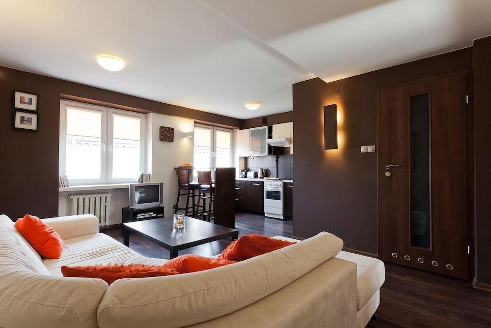 Pet Friendly Modern 2-Bedroom Irish Apartment in Kazimierz