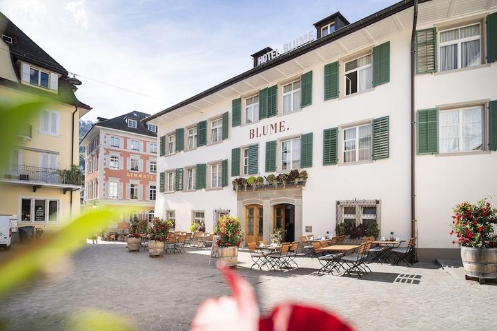 Pet Friendly BLUME - Swiss Historic Hotel