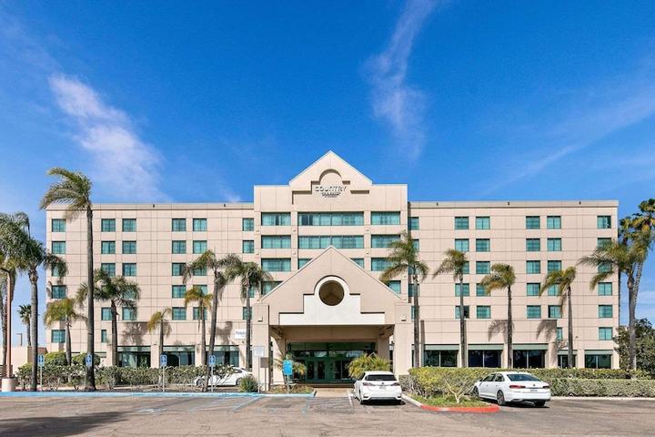 Pet Friendly Country Inn & Suites by Radisson San Diego North CA
