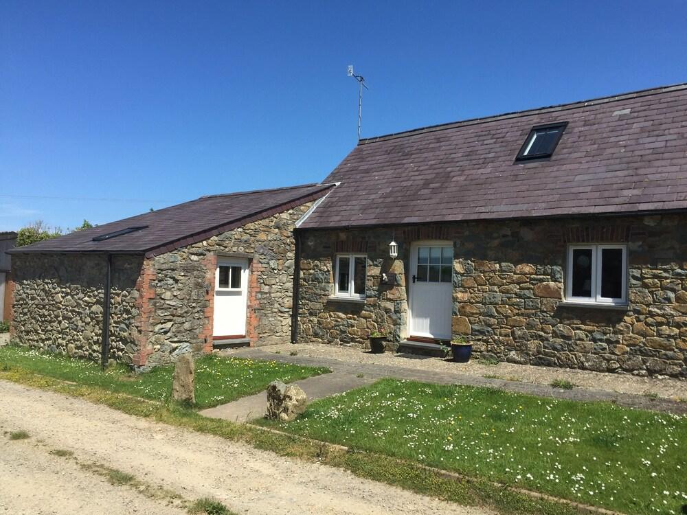 Pet Friendly Stone Quiet Holiday Cottage 