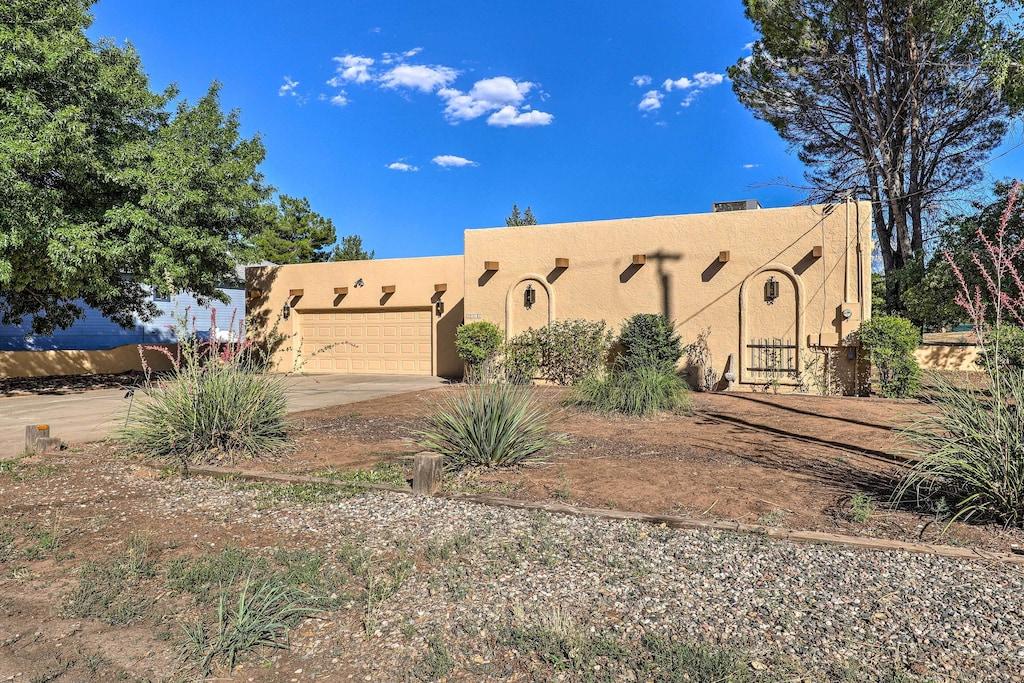 Southwest Vintage Home Near Sedona Pet Policy