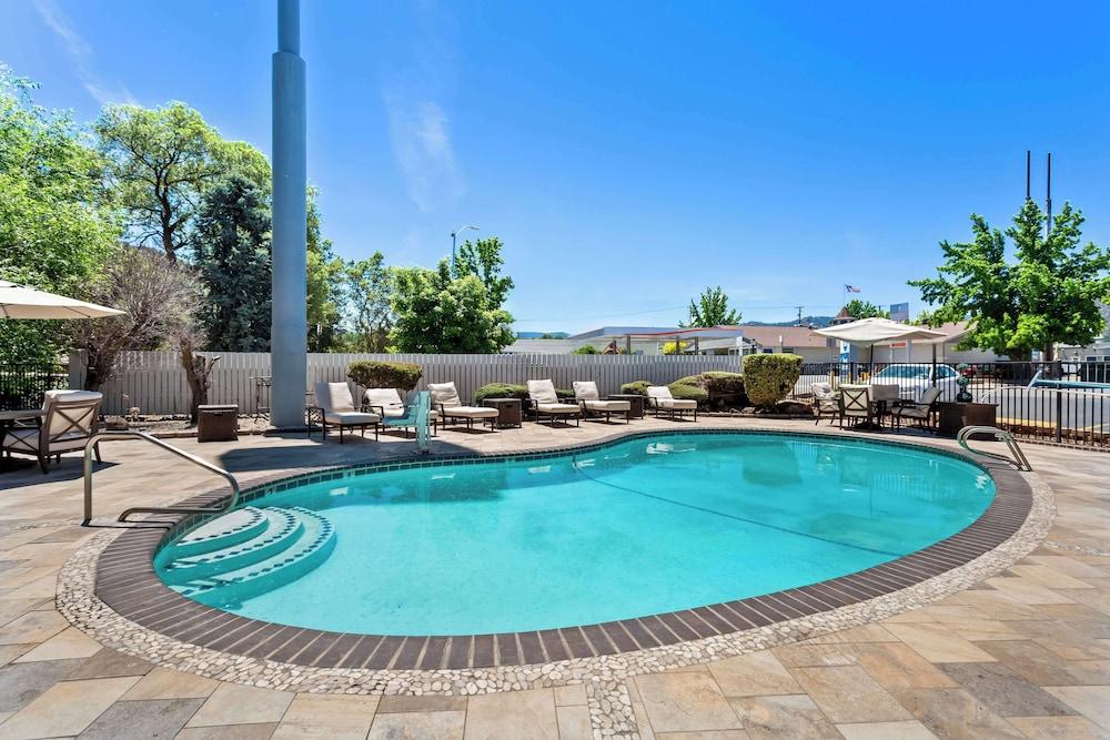 Pet Friendly Best Western Miner's Inn